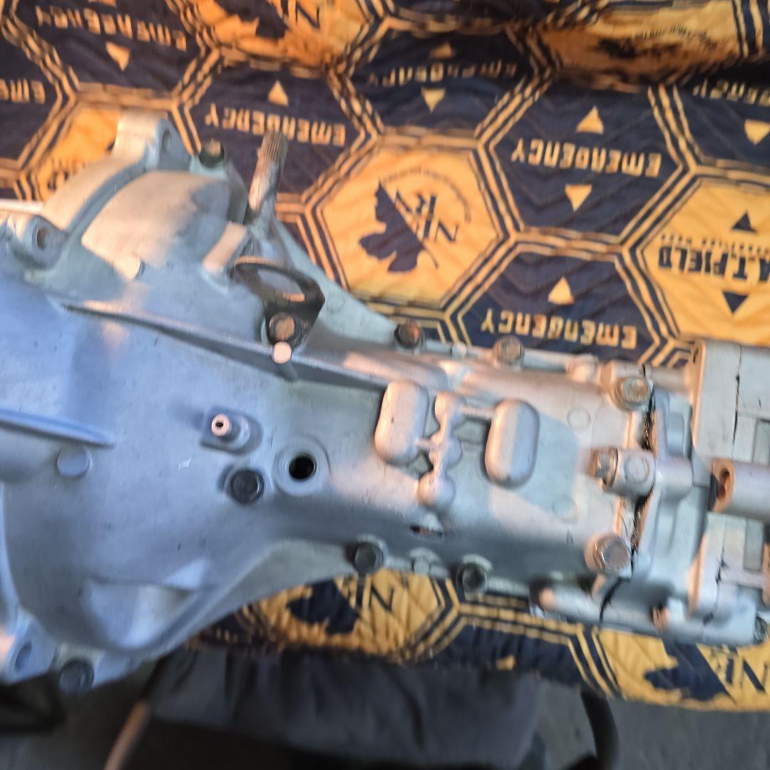 ジムニーsj30 改5速用ミッション　アッセンブリ　ニュートラルスイッチなし