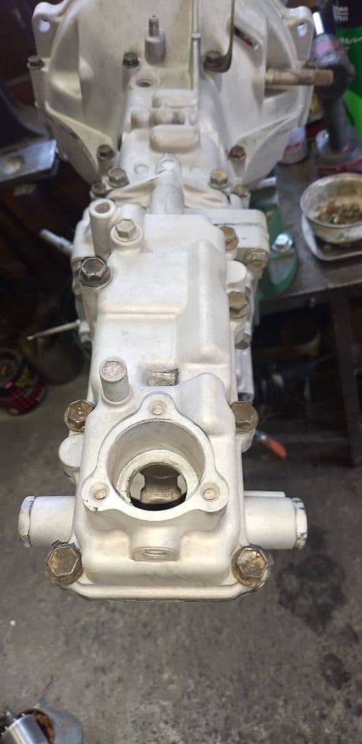 ジムニーsj30 改5速用ミッション　アッセンブリ　ニュートラルスイッチなし