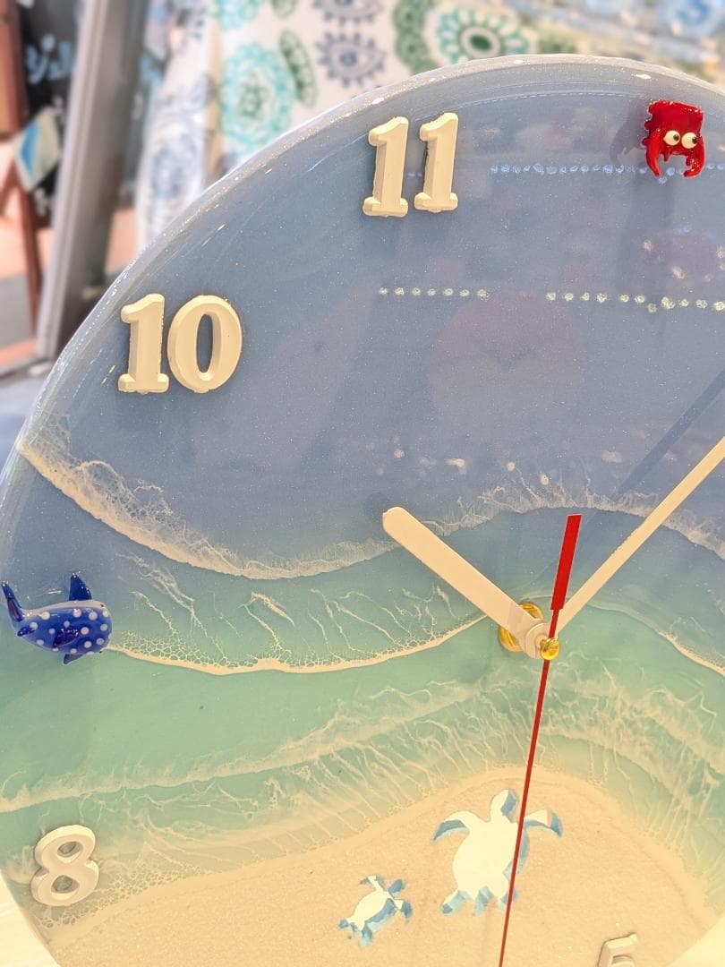 ⑩海の時計　パステルグリーン×ウルトラマリン レジンアート　（ガラス細工・砂）