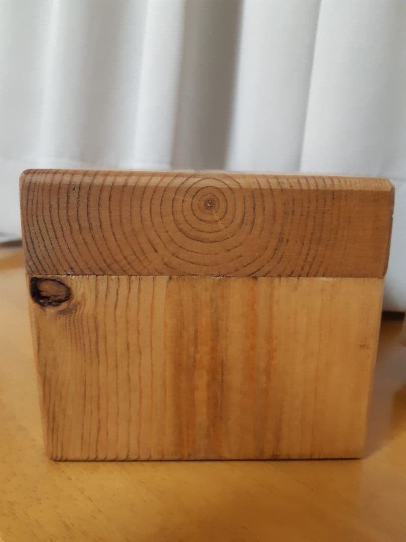 木目の美しい　ハンドメイド　リトルテーブル