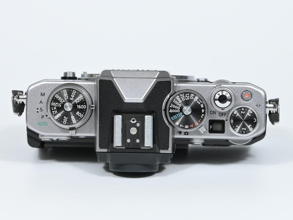 【ほぼ新品】 ニコン　Nikon Z fc レンズキット 《ショット数412》