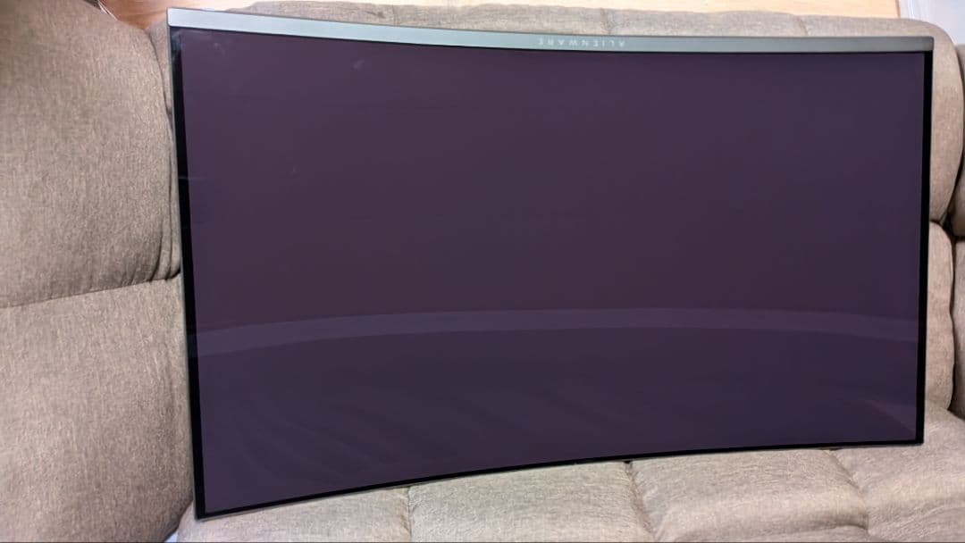 Alienware 31.6インチ 4K QD-OLED モニター