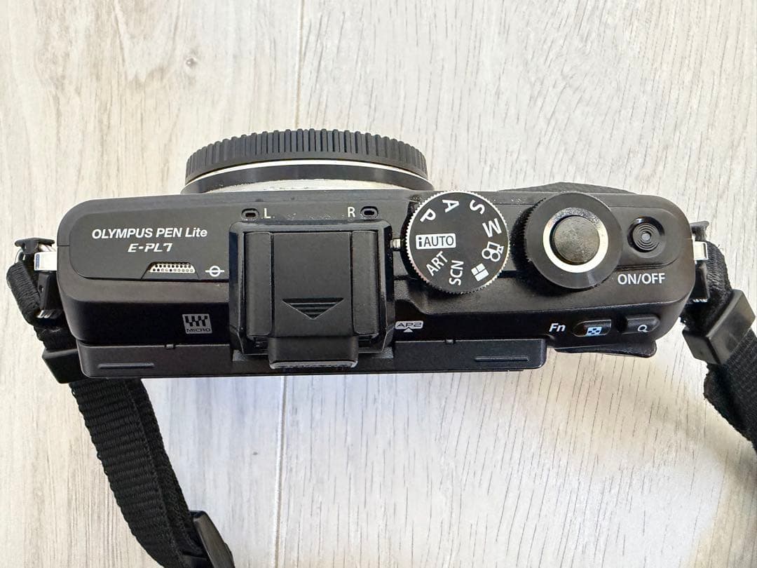 Olympus PEN Lite E-PL7 本体と付属品