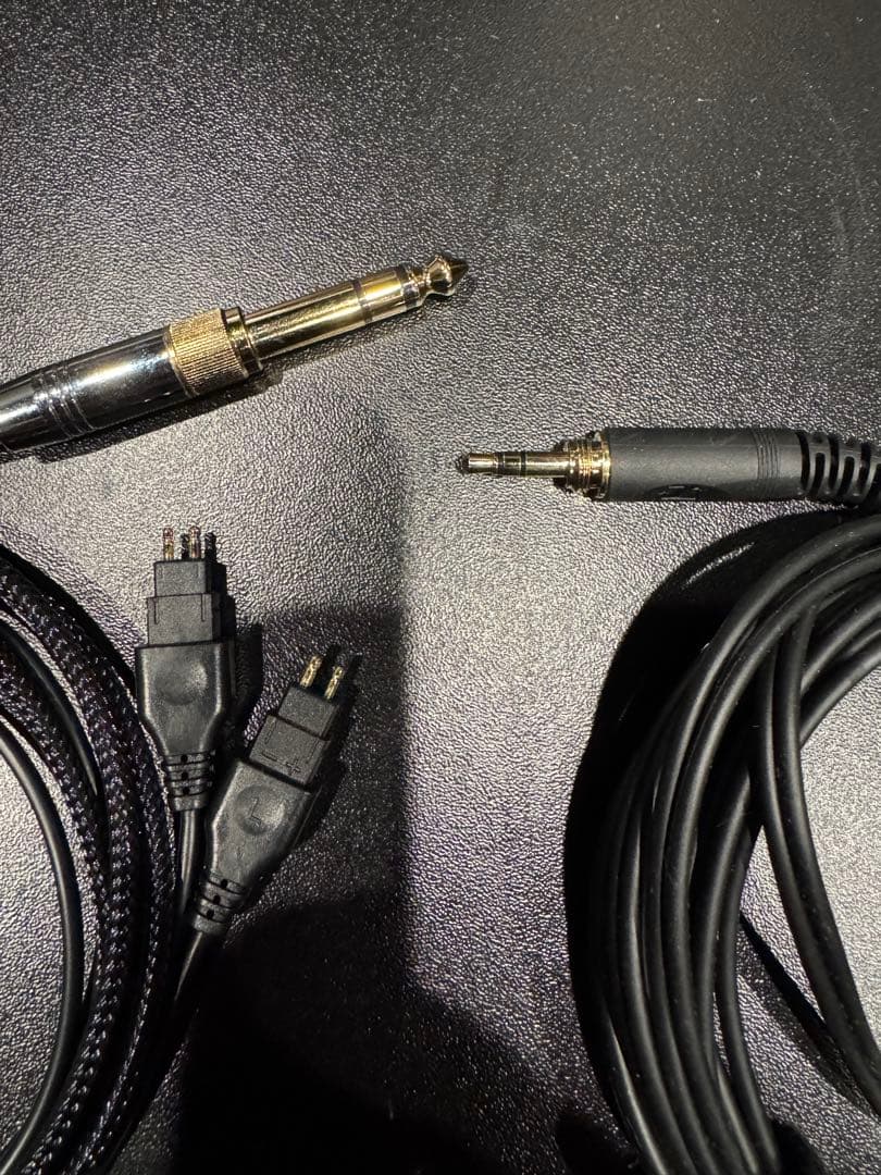 ゼンハイザー HD600（新古品）ケース付き、ケーブル２本付き