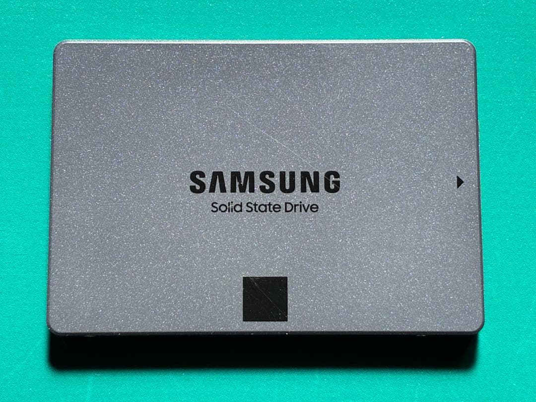 Samsung 860 QVO 1TB SATA 2.5 内蔵 SSD 使用少⑬