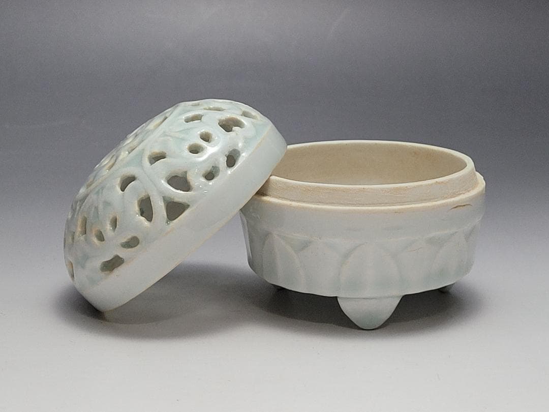 白釉 透刻紋 蓋香炉 宋元時代 幅約9cm