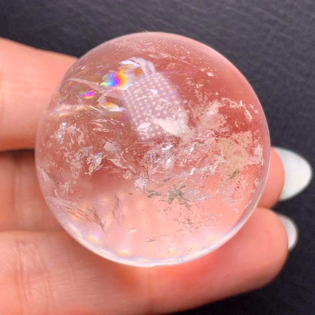 0608109  天然水晶台丸玉座付き虹入り　32ミリ