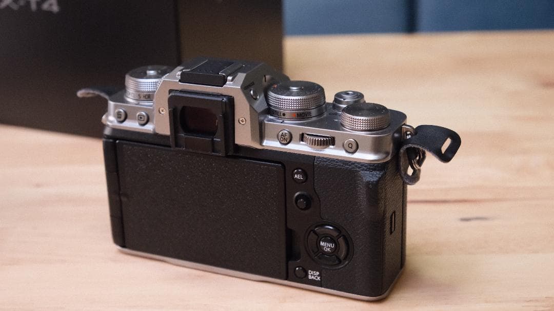 【修理点検済】FUJIFILM (フジフイルム) X-T4 ボディ　シルバー