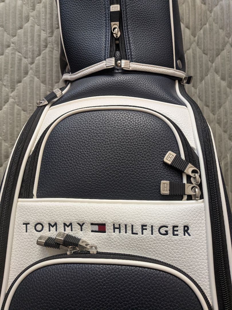 トミーヒルフィガー キャディバック ネイビー／レッド／ホワイト