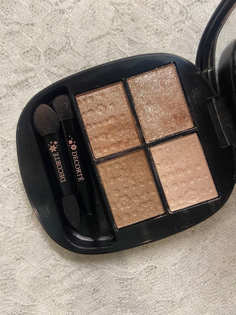 コスメデコルテ クリスマスコフレ 2025アイシャドウ+リップ+ポーチ3点