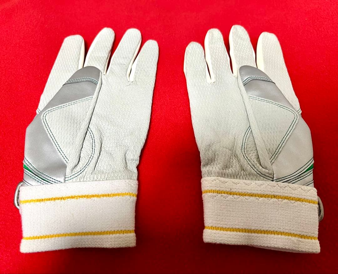 広島東洋カープ　羽月隆太郎選手　実使用品　バッティンググローブ