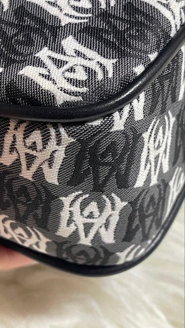 AMIRI ワープ モノグラム キャンバス カメラ クロスボディバッグ