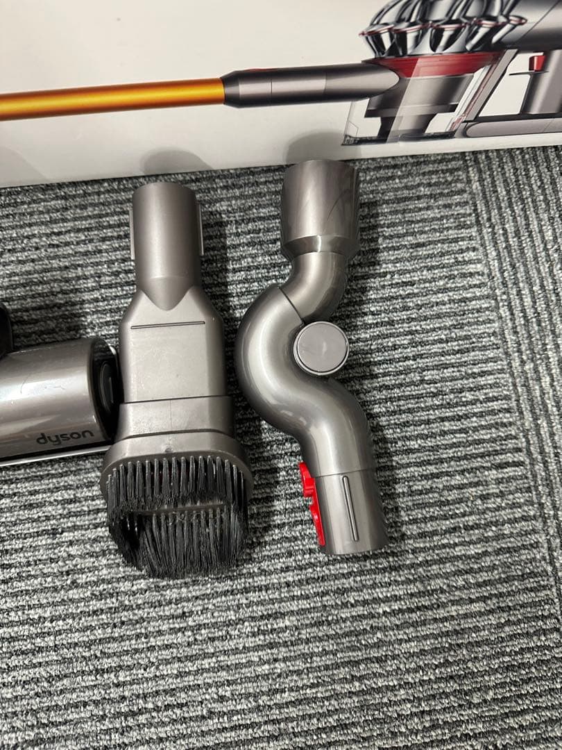 ⭐️動作確認済⭐️ Dyson V8 Fluffy ダイソン 掃除機 コードレス