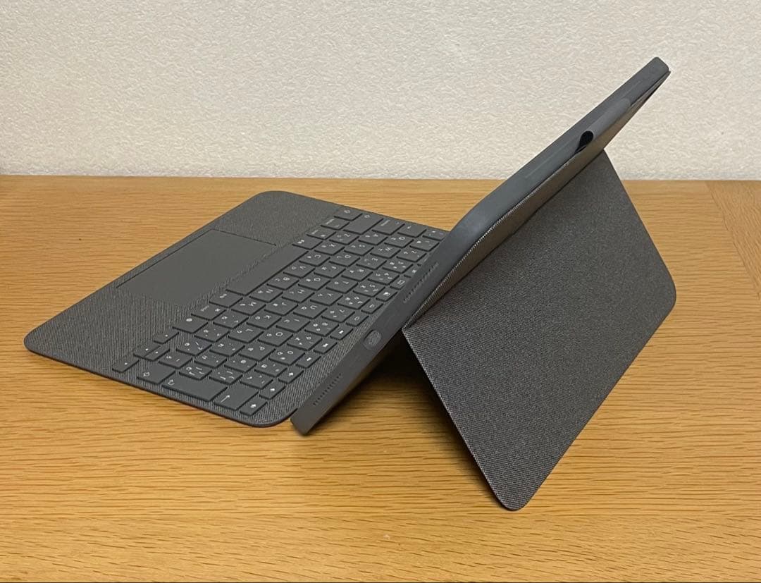 ロジクール 10.9インチ iPad用 トラックパッド付 キーボードケース。