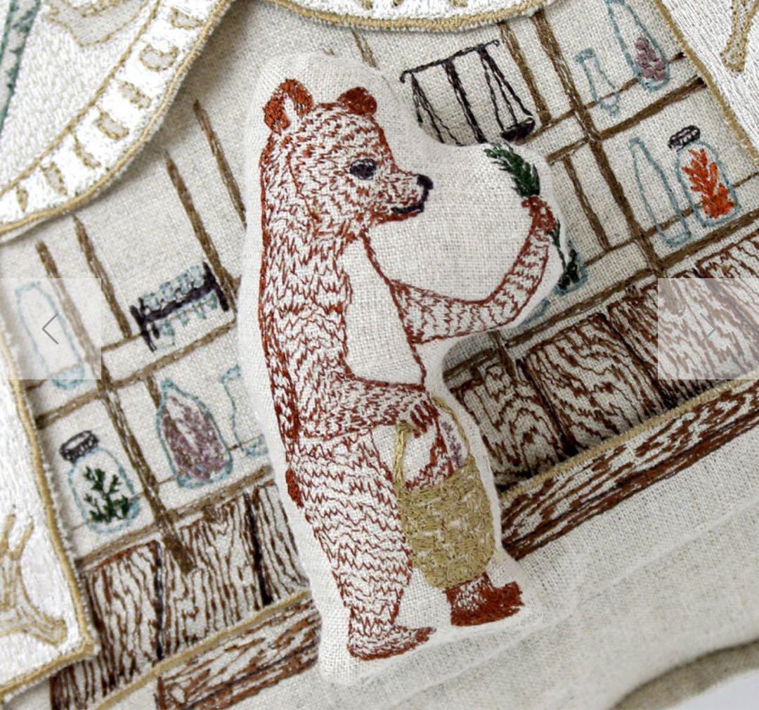 Coral & Tuskクッションカバー Bear apothecary