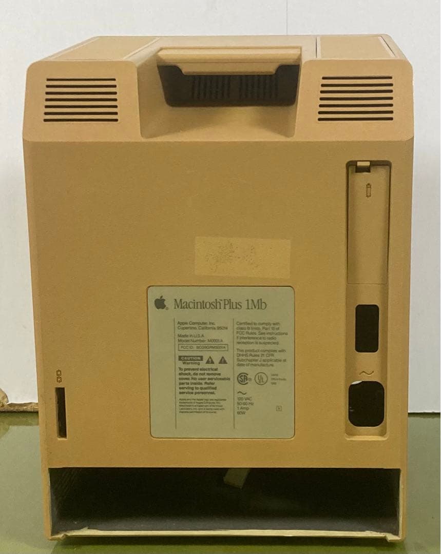 Macintosh 128kフロントPlusリア　9.7インチ液晶モニター付