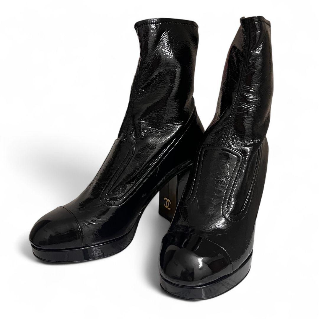 新品 シャネル 23K G45322 ココマーク パテントレザー ヒールブーツ