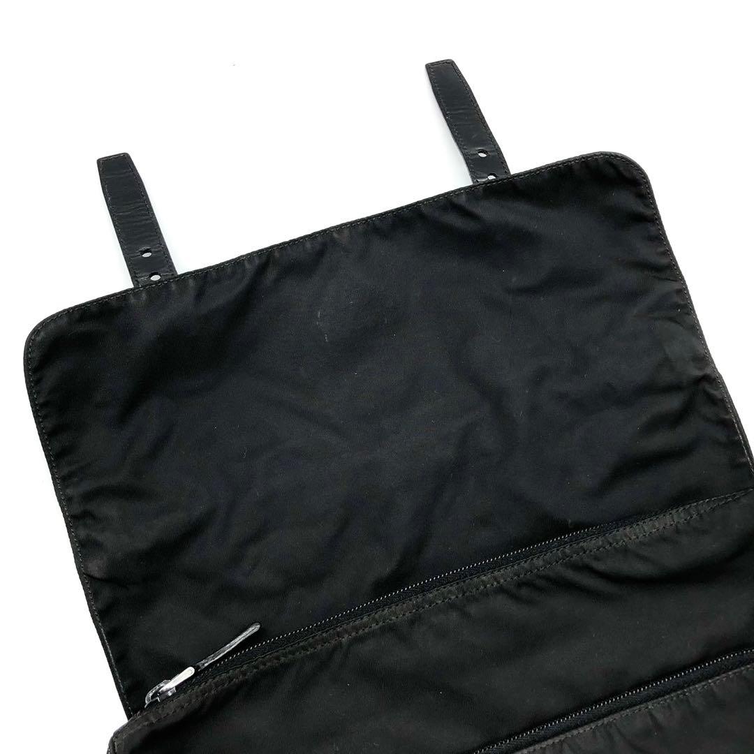 プラダ ショルダーバッグ 三角ロゴ シルバー金具 ベルト ナイロン レザー 黒