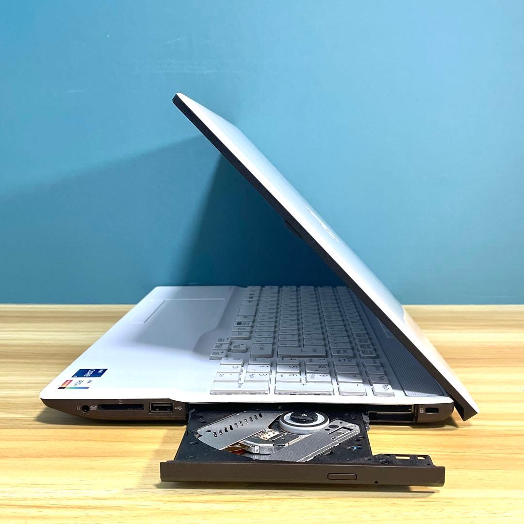 富士通 LIFEBOOK/Corei7-1195G7/16GB/SSD512GB