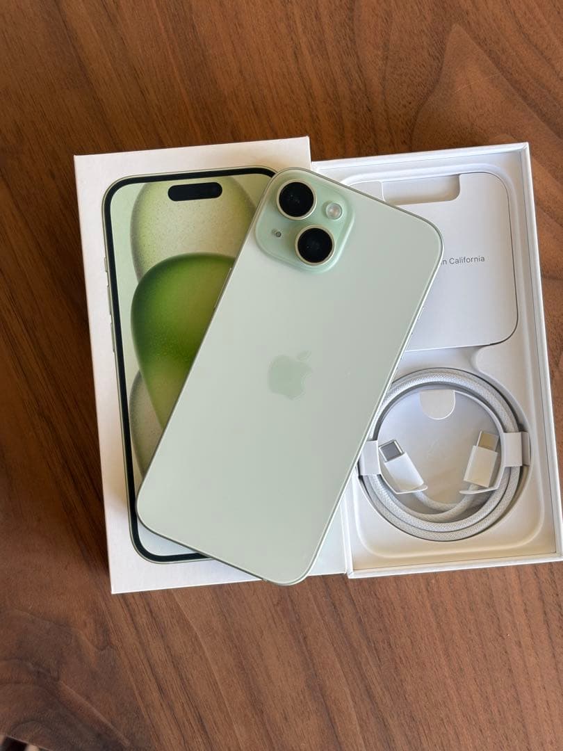 【美品】iPhone 15 128GB グリーン