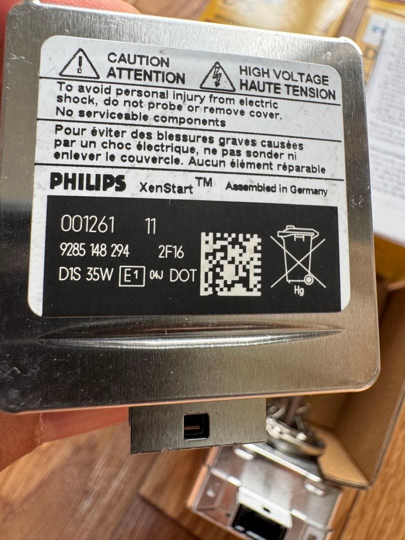 ベンツ　W204 PHILIPS D1S HID 85V 35W 4200K