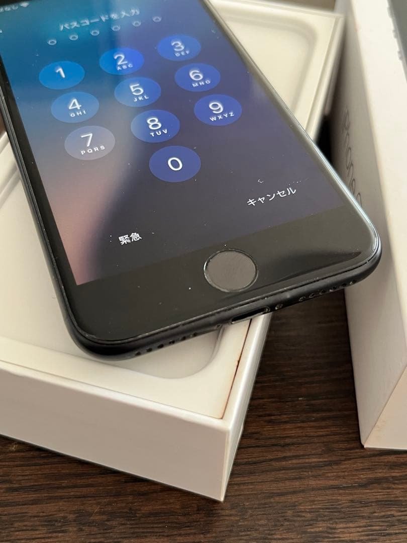 Apple iPhone SE (2世代)ブラック