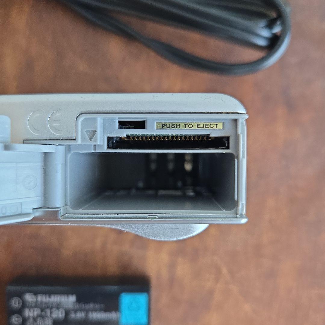 FUJIFILM FinePix F10 フジフィルム デジタルカメラ