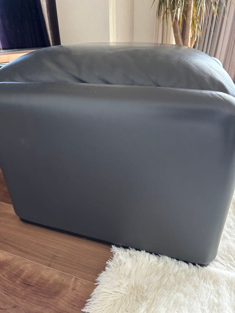 pairscassina 革オットマン