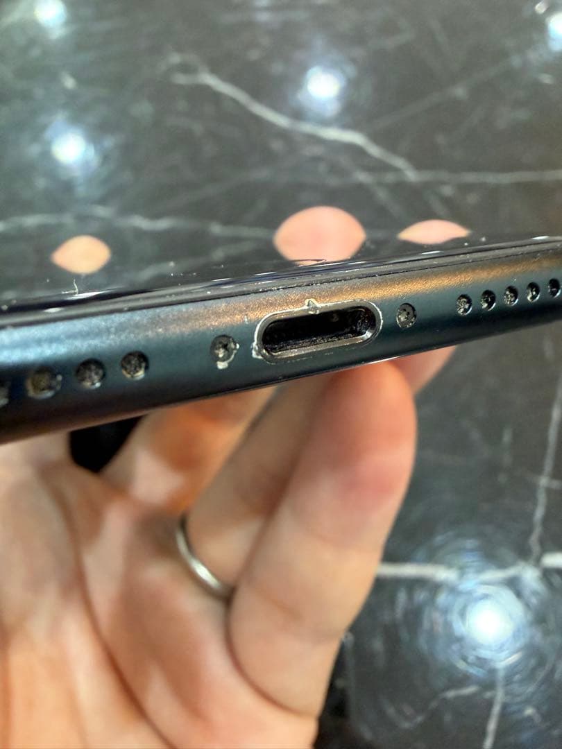 IPhone SE 第3世代 ブラック SIMフリー バッテリー 非純正品 箱無