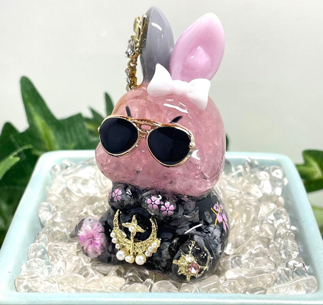 Mー519 オルゴナイト ❣️ ちょい悪うさぎ ❣️ 置物　レジン