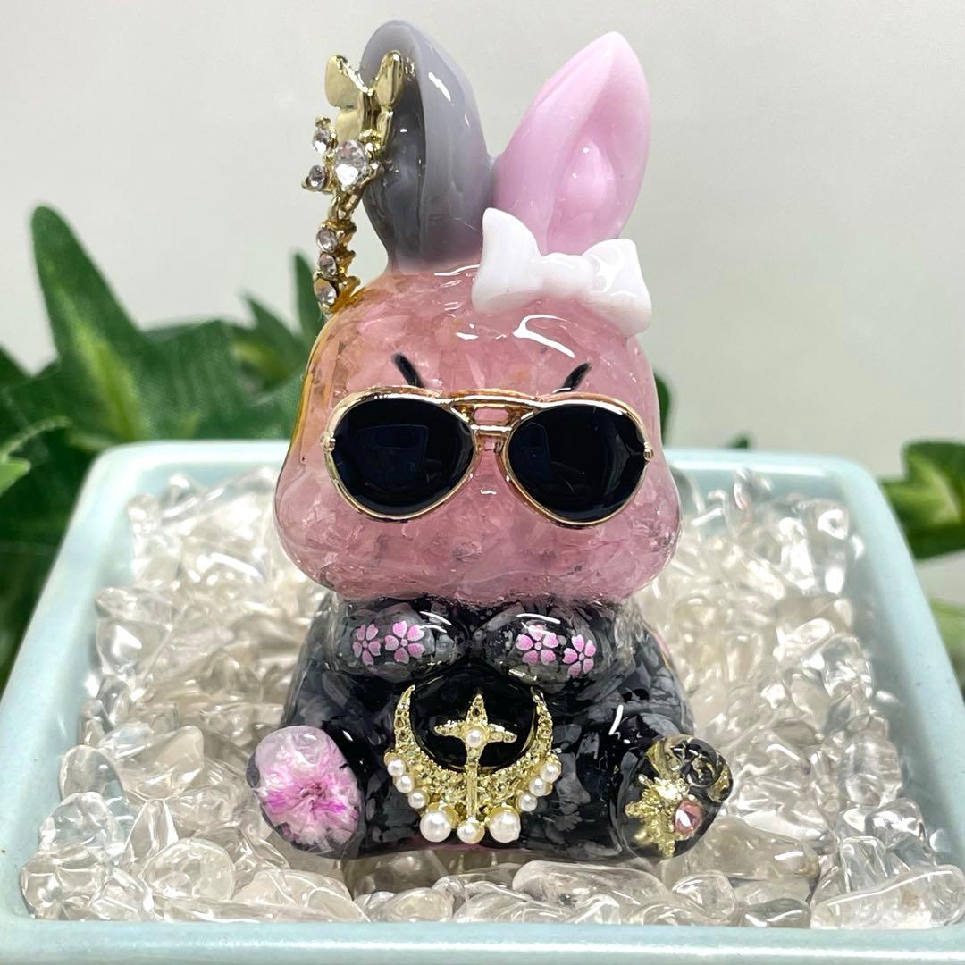 Mー519 オルゴナイト ❣️ ちょい悪うさぎ ❣️ 置物　レジン