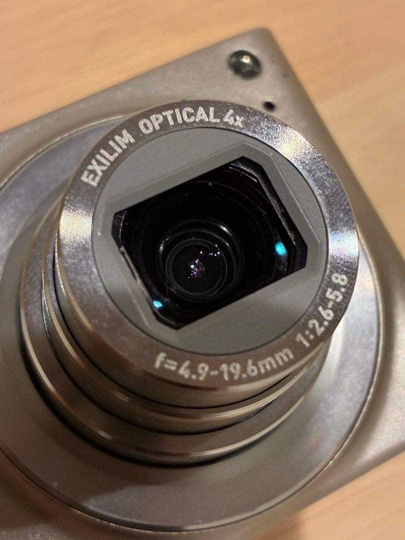 【極美品/訳あり】CASIO EXILIM EX-Z200 シルバー 充電器付き