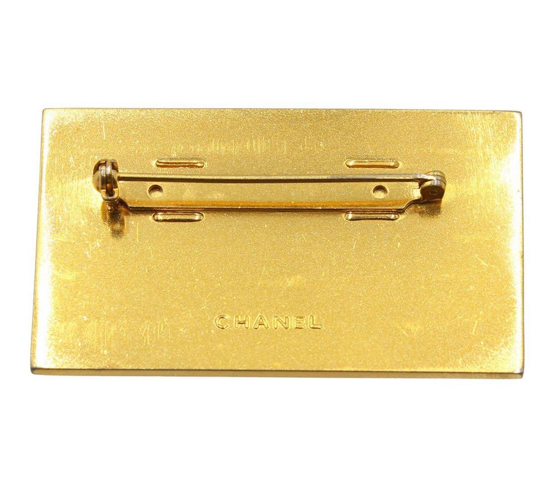 Q2926 美品 シャネル ロゴプレート スクエアデザイン ブローチ