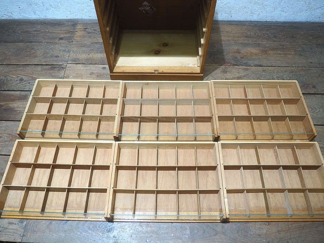 1409 ①レトロなミシン糸のガラスケース　飾り棚　小物入　古家具　ビンテージ