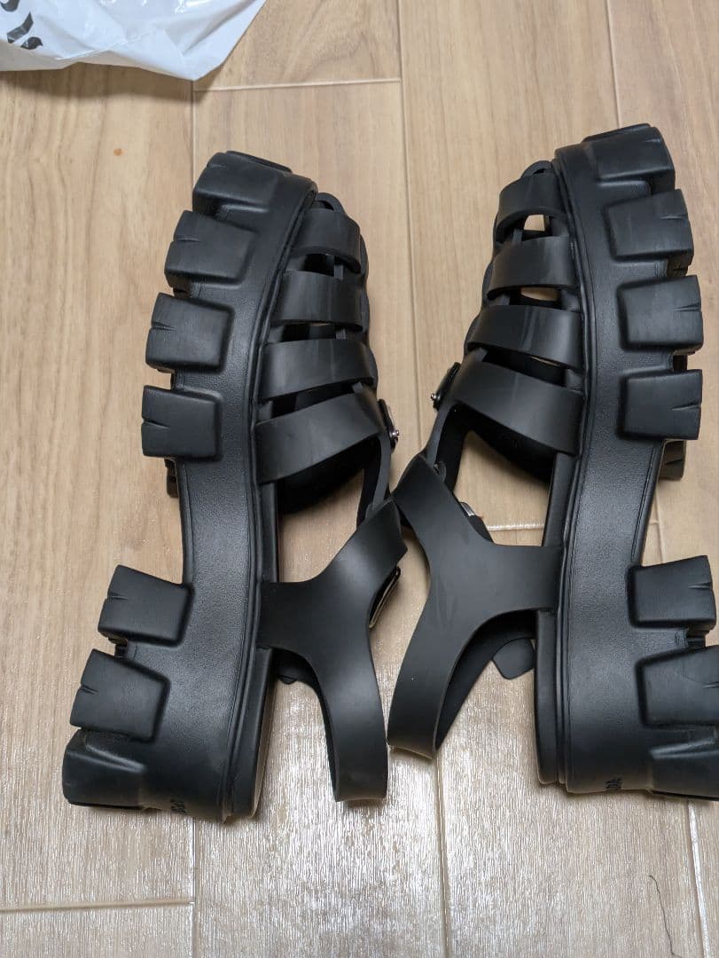 PRADA モノリス ラバーサンダル 37