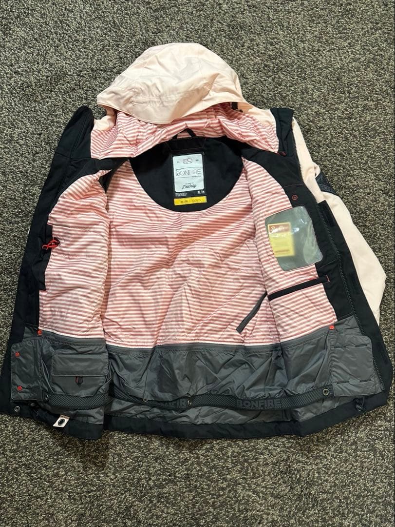 ボンファイア、スキーウェア