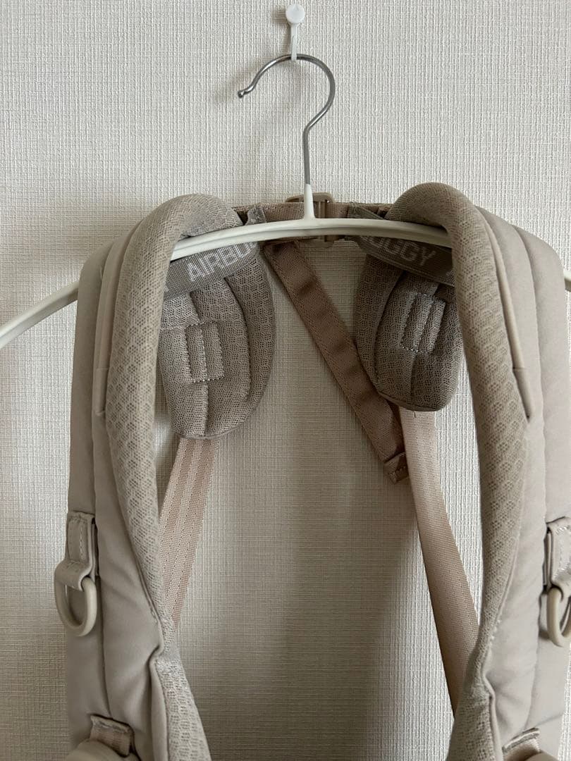 【美品】AIRBUGGY 抱っこ紐　サンドアッシュベージュ