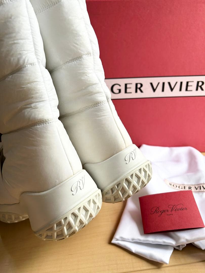 ロジェヴィヴィエ クリスタルバックル ヴィヴ ラン ブーツ　スノーブーツ　白