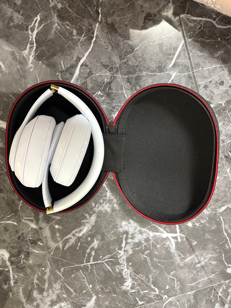 beats studio3 wireless ホワイト　定価48000円弱