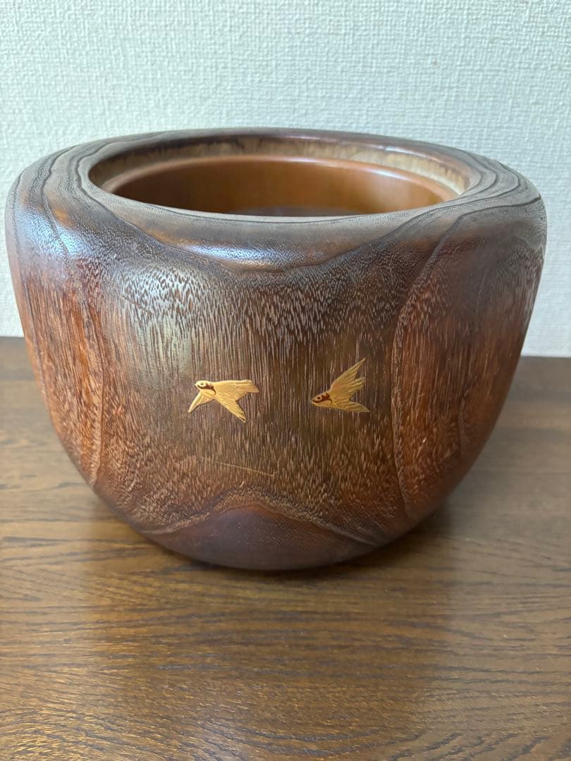 獅子耳地紋桐くりぬき蒔絵火鉢 五徳付き