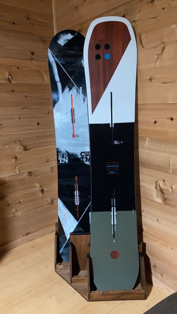 スノーボードスタンドラック　３本用　左側用　カラーウォルナット　　ハンドメイド