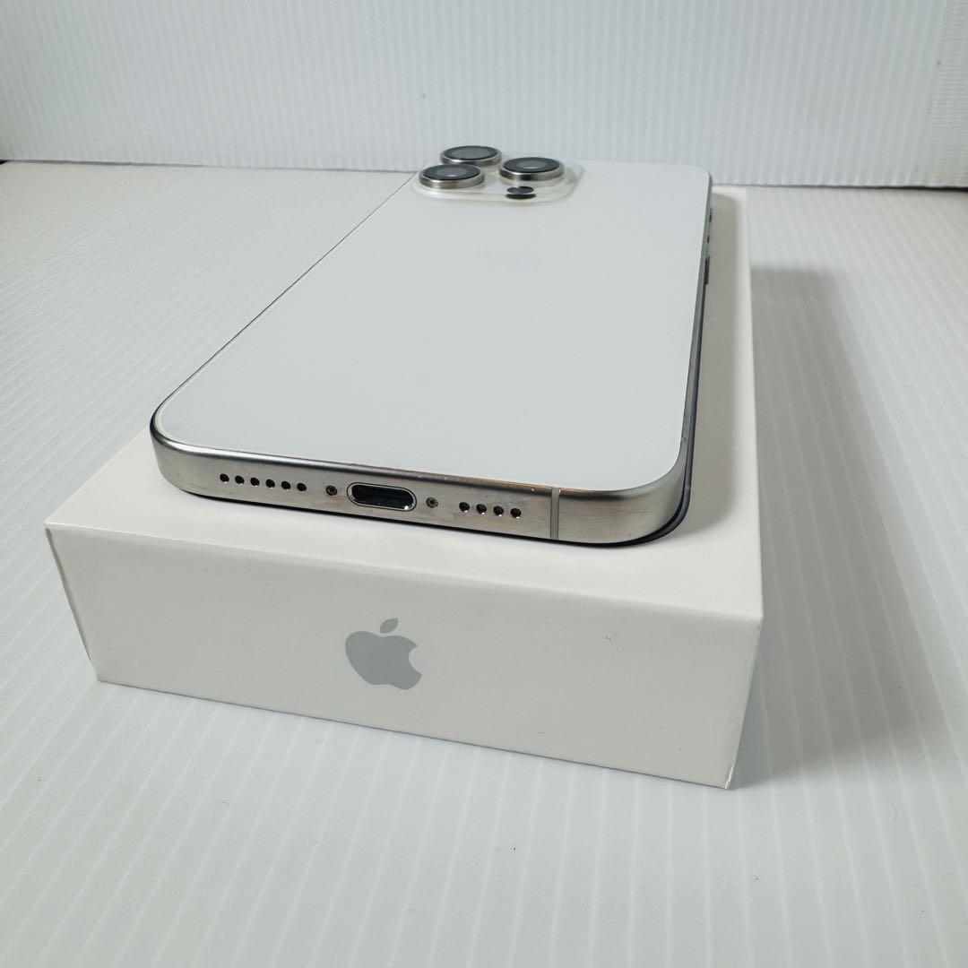 美品 Simフリー AppleiPhone 15 ProMaxホワイトチタニウム