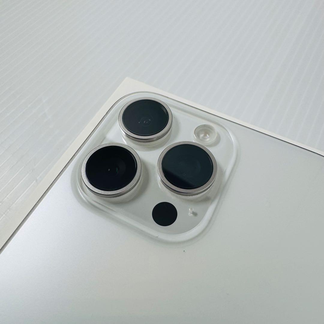 美品 Simフリー AppleiPhone 15 ProMaxホワイトチタニウム