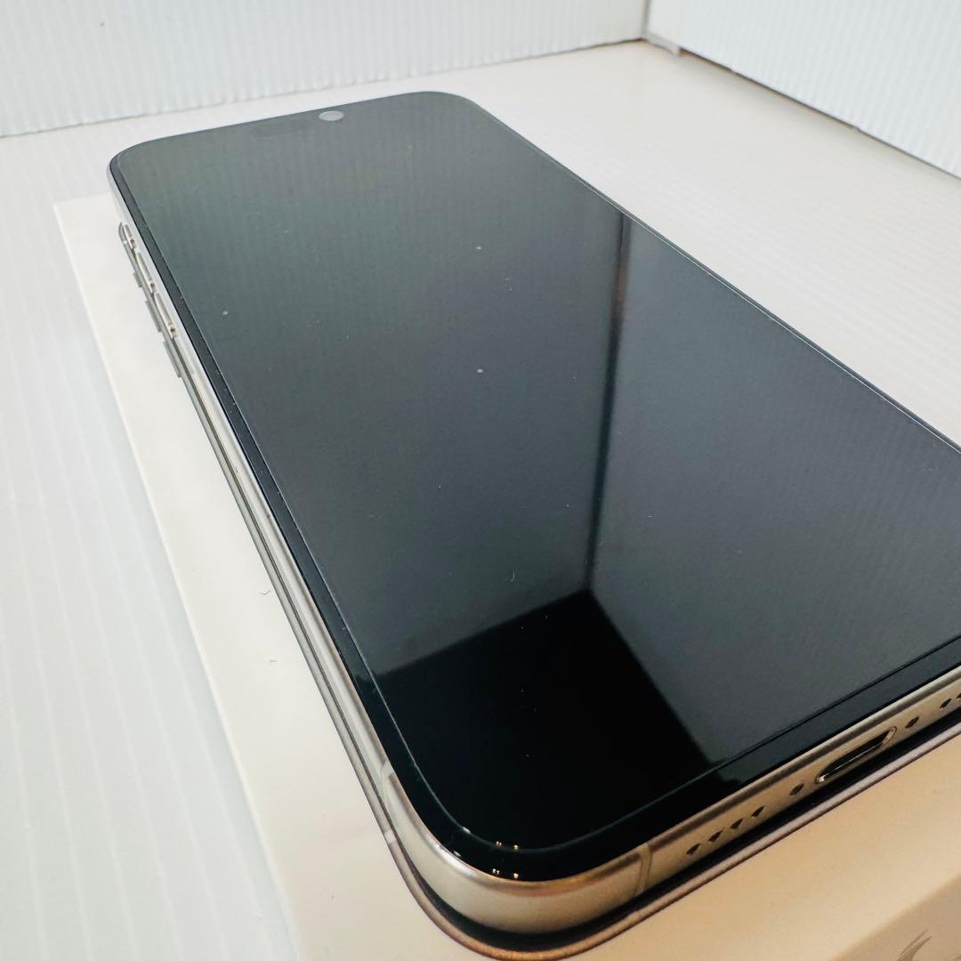 美品 Simフリー AppleiPhone 15 ProMaxホワイトチタニウム