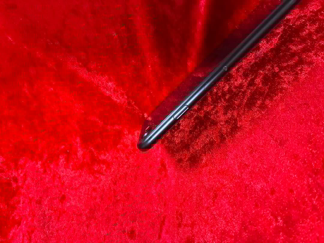 iPhoneSE2本体 64GB SIMフリー型　SIMロック解除済み