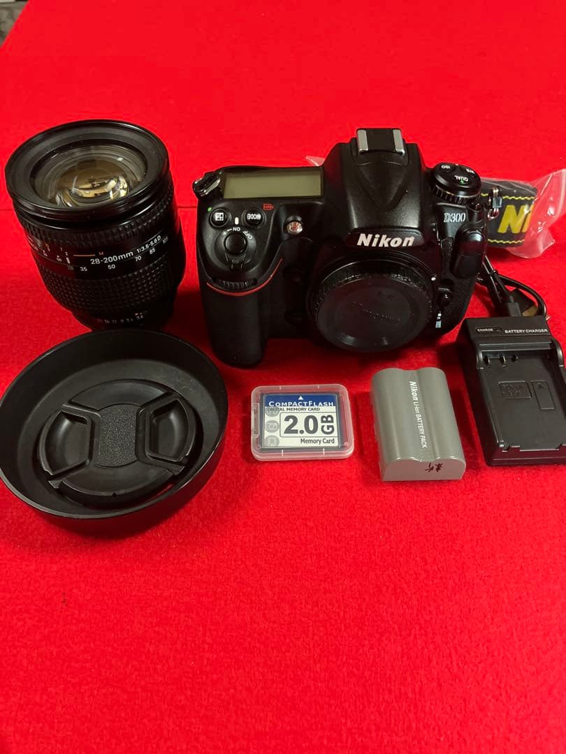 衝撃　これが美品！ Ｄ300 純正28-200mm バンフ