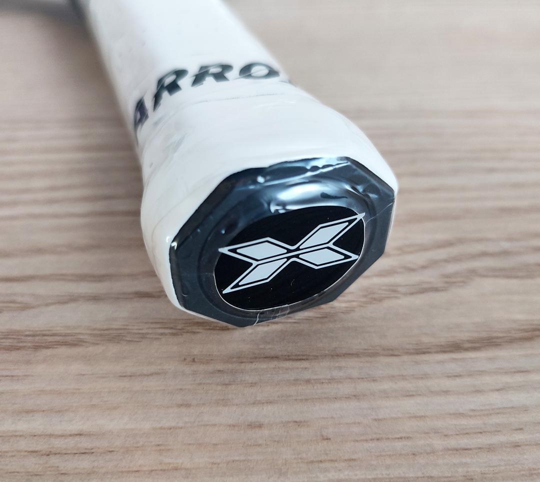 ARRONAX ELITE X3 ピックルボール パドル エッジレス 白い 黒い