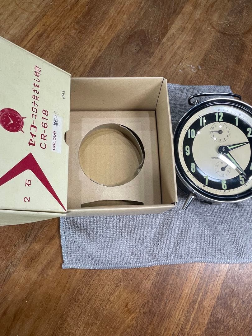 SEIKO CORONA 古くて重い目覚まし時計　Black と Beige 箱