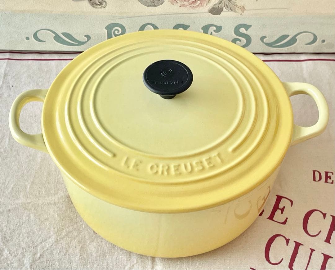 ＊＊ココット・ロンド２２cm　ル・クルーゼ＊＊中古　美品　イエロー