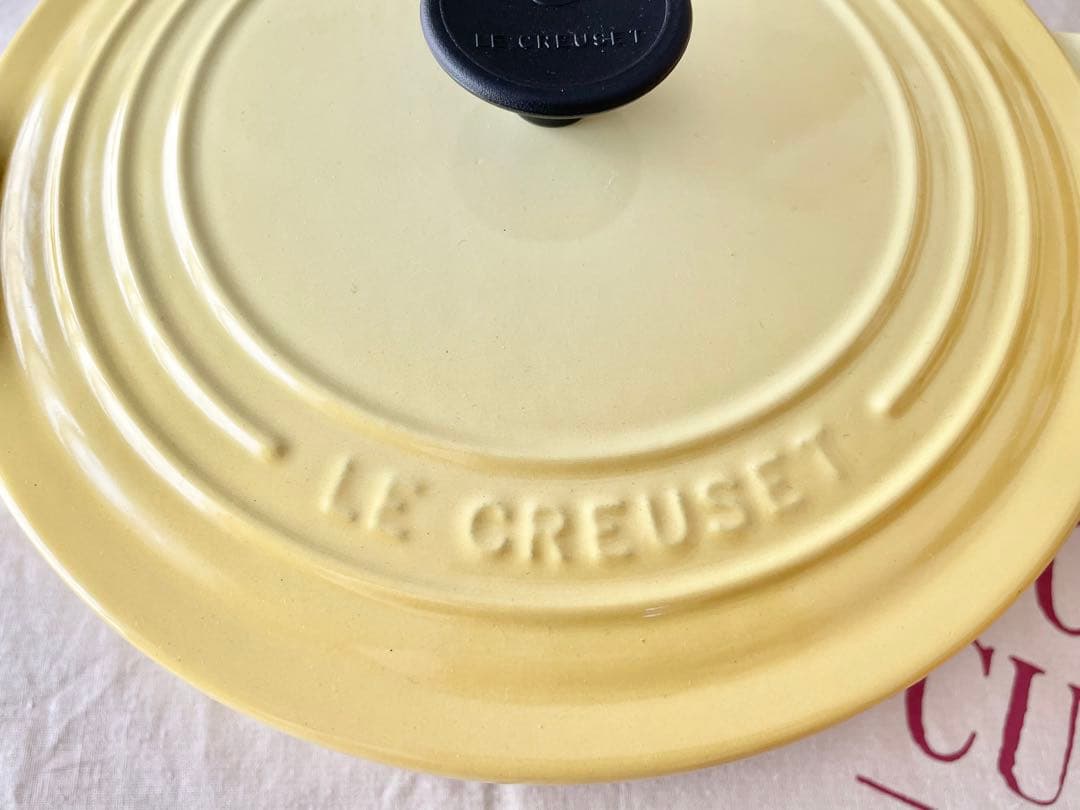 ＊＊ココット・ロンド２２cm　ル・クルーゼ＊＊中古　美品　イエロー